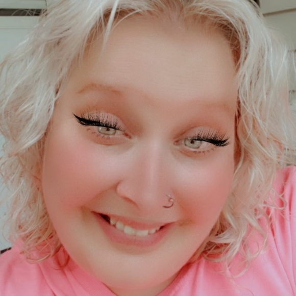 Meet your Posher, Alison - Picture 3 of 8